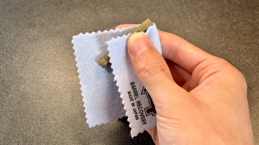 エスフォーのバレルリカバリーでバレルを磨いている写真