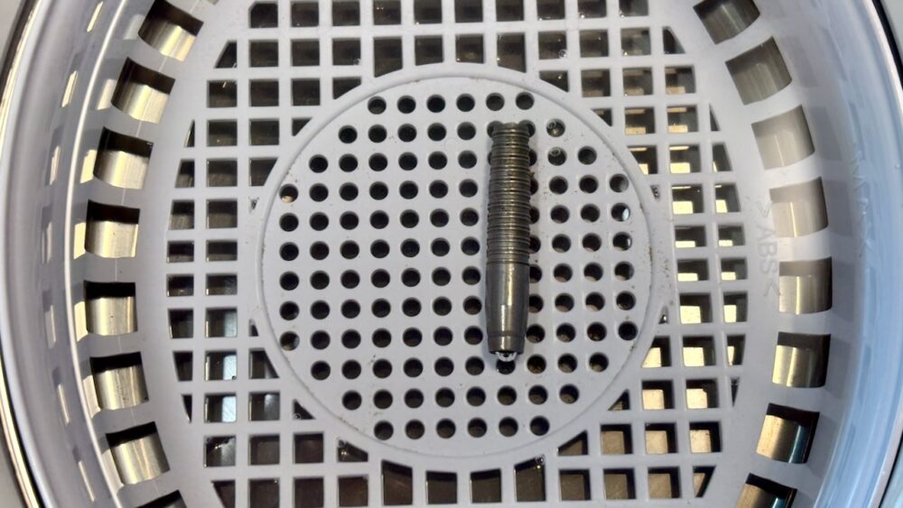 超音波洗浄機でバレルを洗浄した後の様子